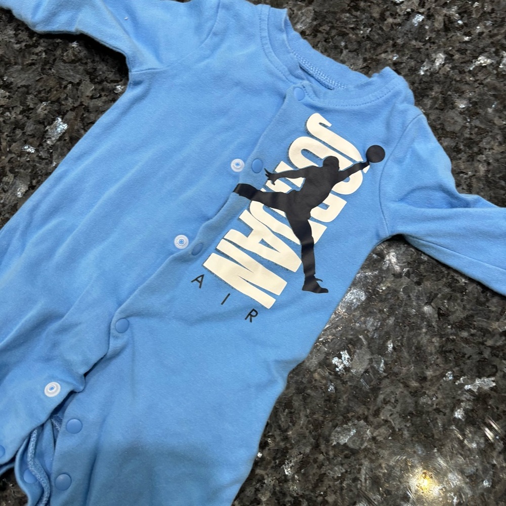 Air Jordan Baby Outfit 6 months - Picture 2 of 3
